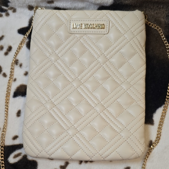 Love Moschino Cream Quilted Crossbody Bag with Gold Chain - Picture 2 of 8